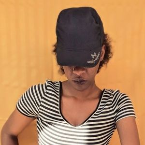 Black women's  osfa under armour baseball cap